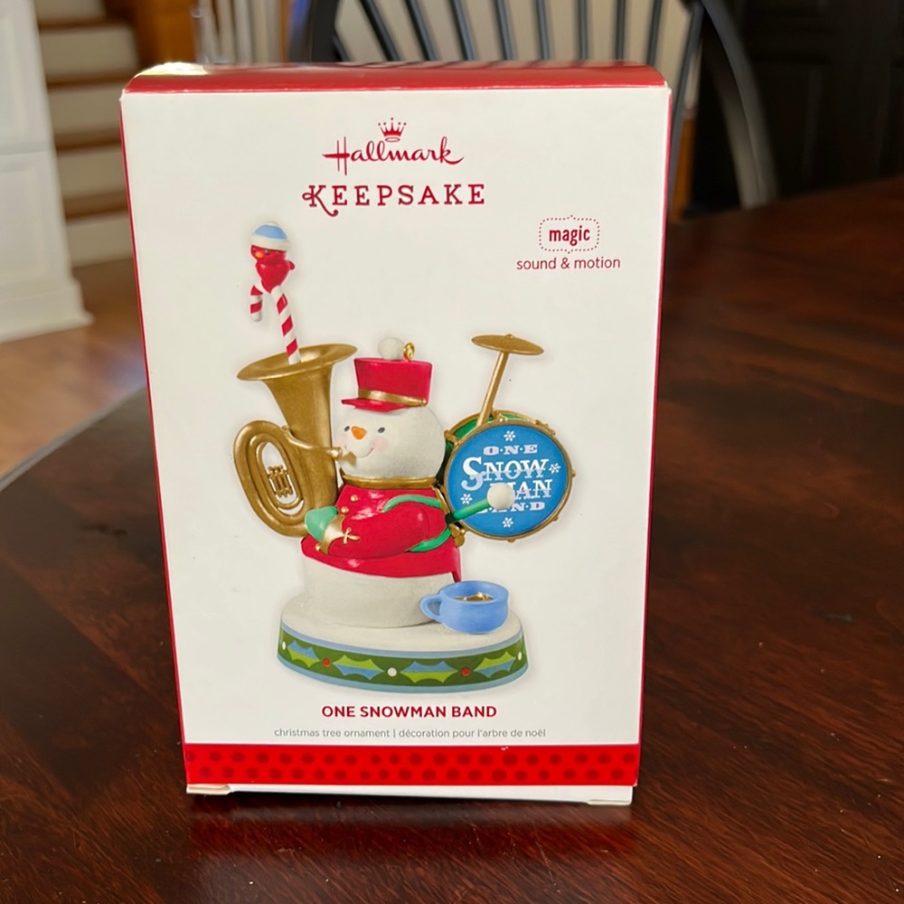 NWT Hallmark magic sound in motion snowman